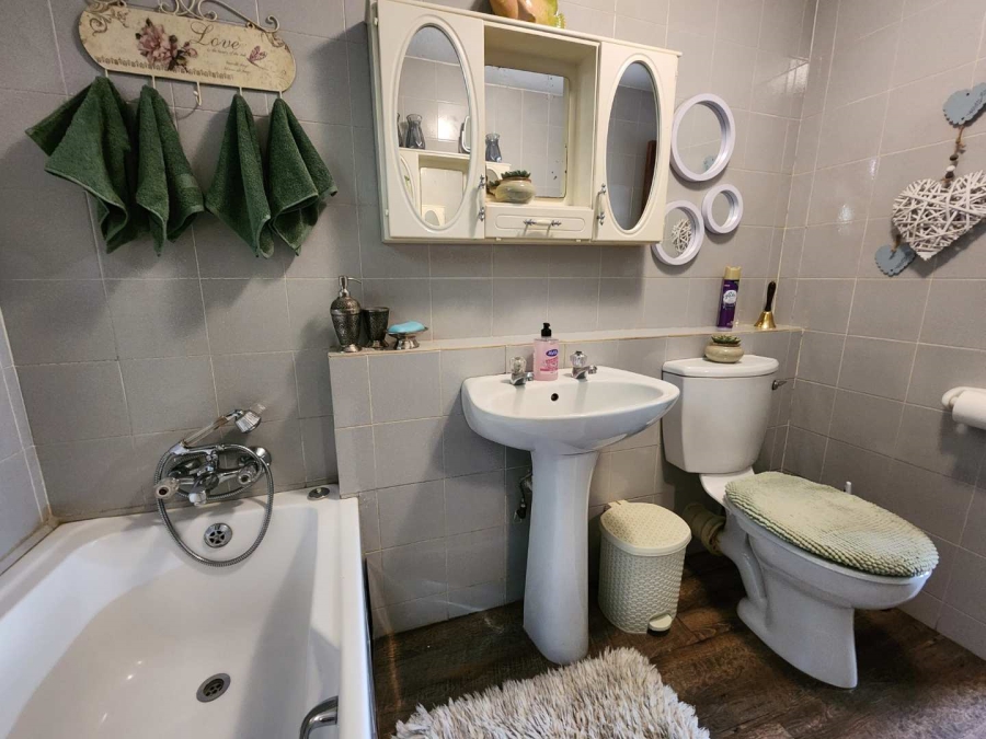 3 Bedroom Property for Sale in Faerie Glen Gauteng