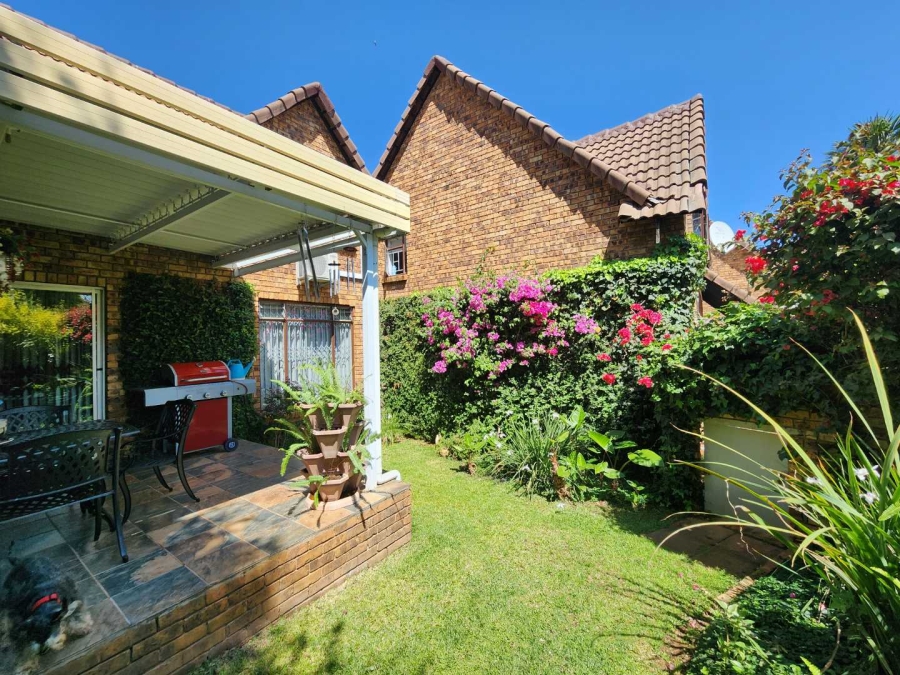 3 Bedroom Property for Sale in Faerie Glen Gauteng