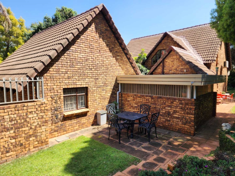 3 Bedroom Property for Sale in Faerie Glen Gauteng