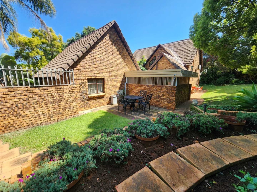 3 Bedroom Property for Sale in Faerie Glen Gauteng
