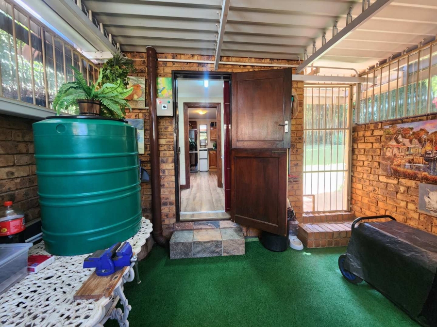 3 Bedroom Property for Sale in Faerie Glen Gauteng