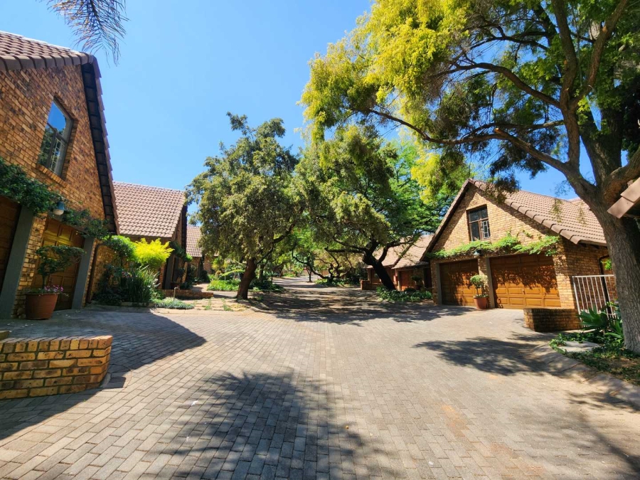 3 Bedroom Property for Sale in Faerie Glen Gauteng