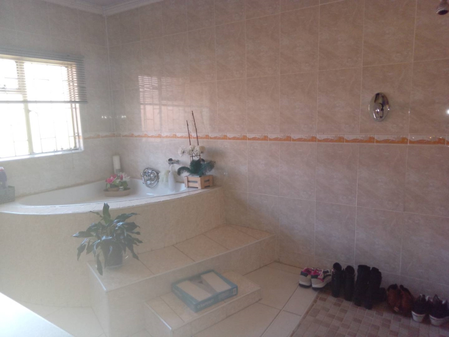 3 Bedroom Property for Sale in Likole Gauteng