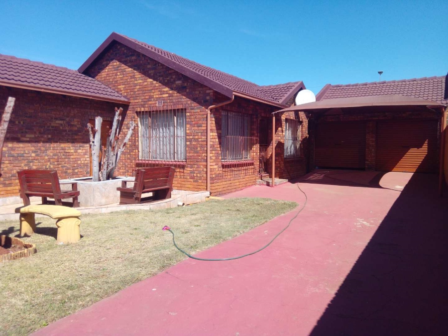 3 Bedroom Property for Sale in Likole Gauteng