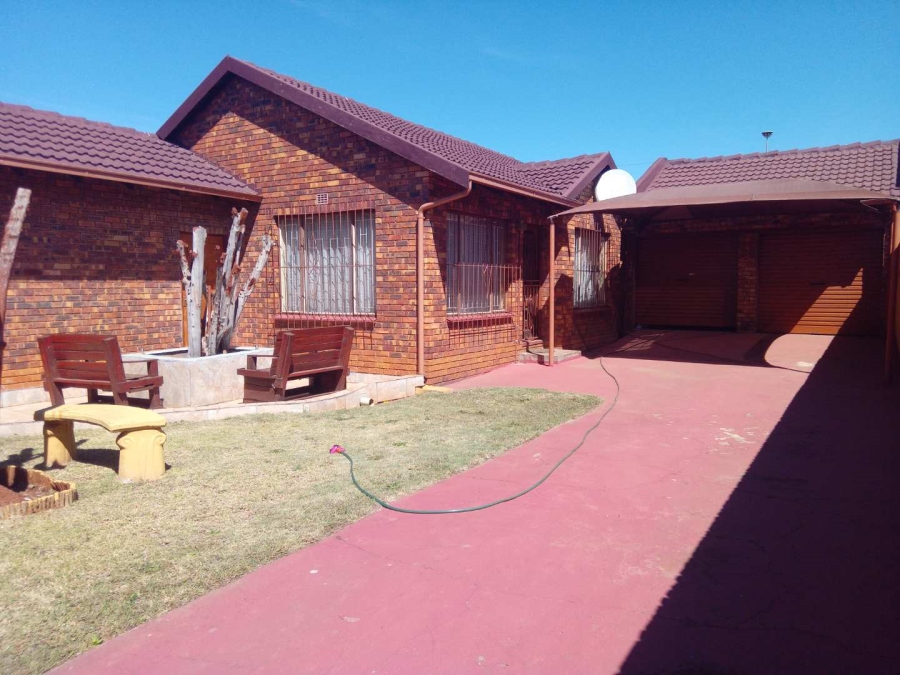 3 Bedroom Property for Sale in Likole Gauteng