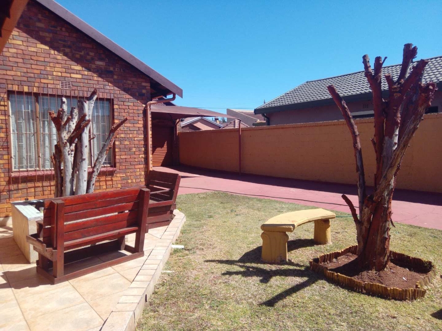 3 Bedroom Property for Sale in Likole Gauteng