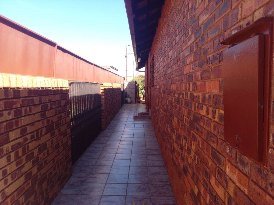3 Bedroom Property for Sale in Likole Gauteng