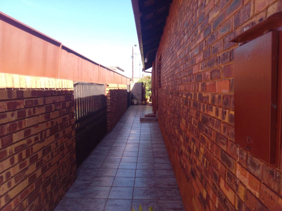 3 Bedroom Property for Sale in Likole Gauteng