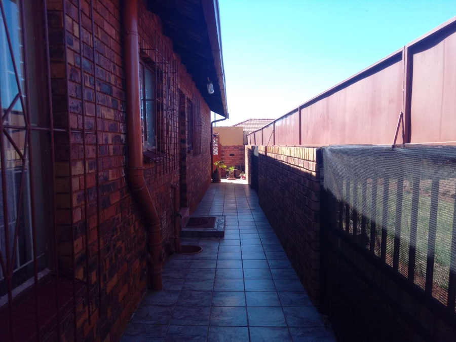 3 Bedroom Property for Sale in Likole Gauteng