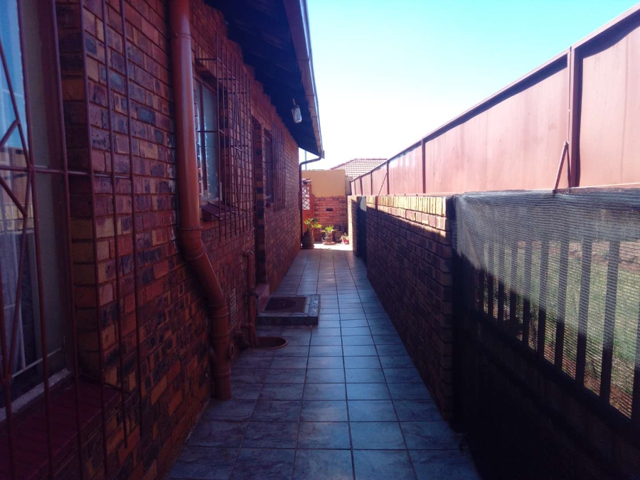 3 Bedroom Property for Sale in Likole Gauteng
