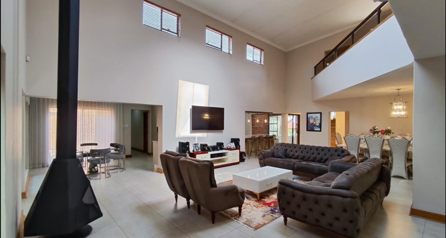 5 Bedroom Property for Sale in Sonneveld Gauteng