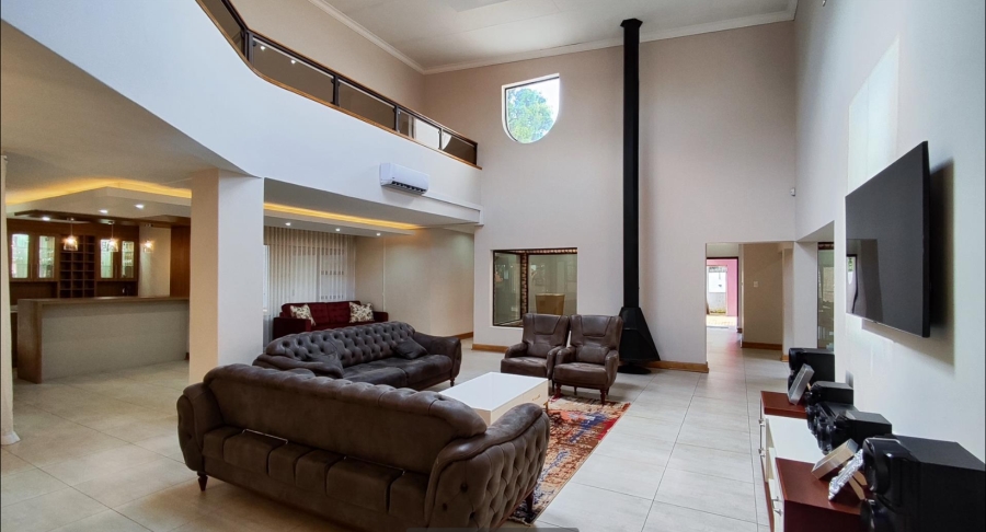 5 Bedroom Property for Sale in Sonneveld Gauteng