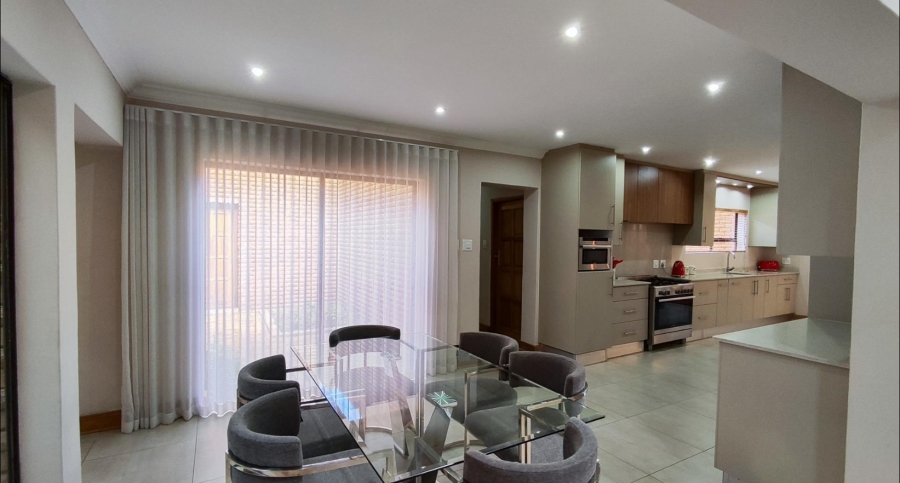 5 Bedroom Property for Sale in Sonneveld Gauteng