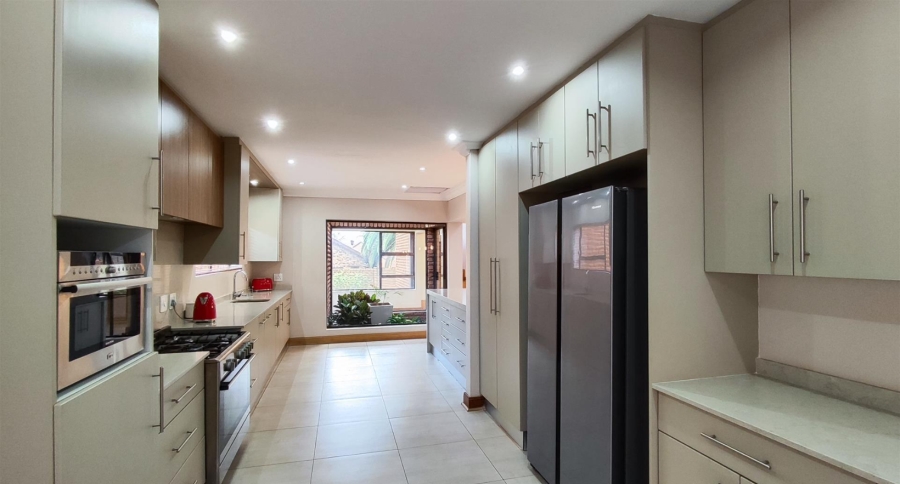 5 Bedroom Property for Sale in Sonneveld Gauteng