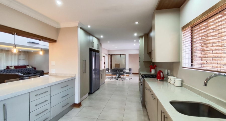 5 Bedroom Property for Sale in Sonneveld Gauteng
