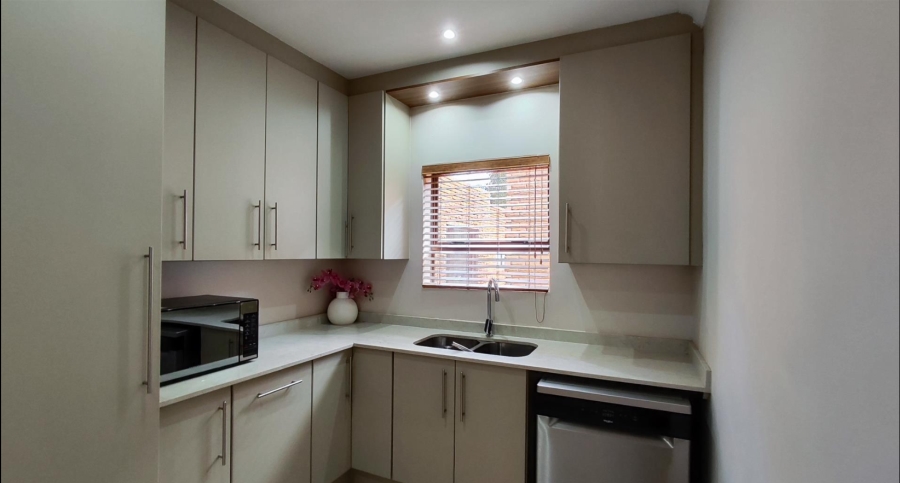5 Bedroom Property for Sale in Sonneveld Gauteng