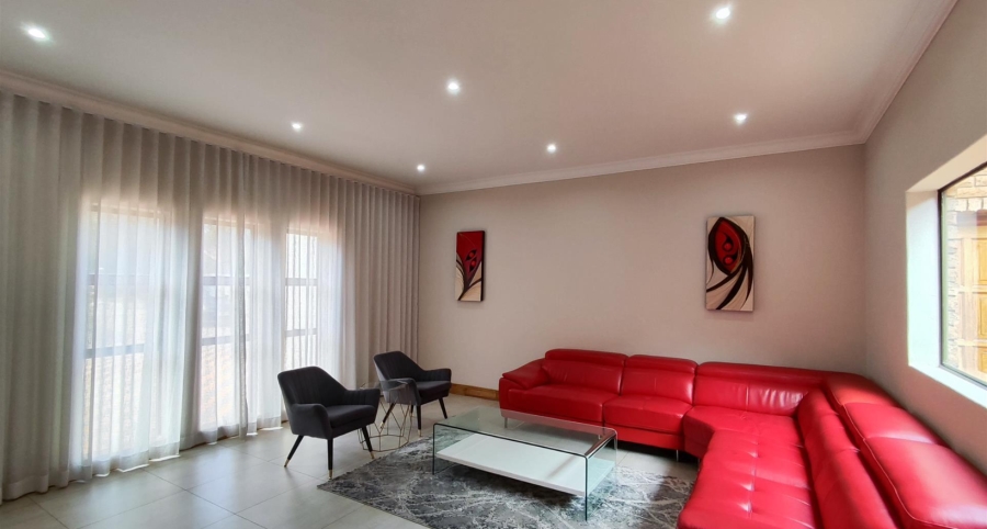 5 Bedroom Property for Sale in Sonneveld Gauteng