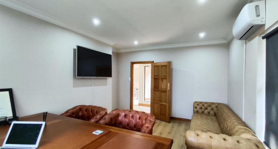 5 Bedroom Property for Sale in Sonneveld Gauteng
