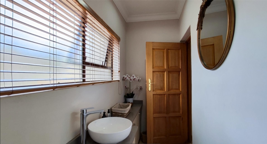 5 Bedroom Property for Sale in Sonneveld Gauteng
