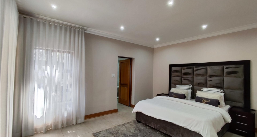 5 Bedroom Property for Sale in Sonneveld Gauteng