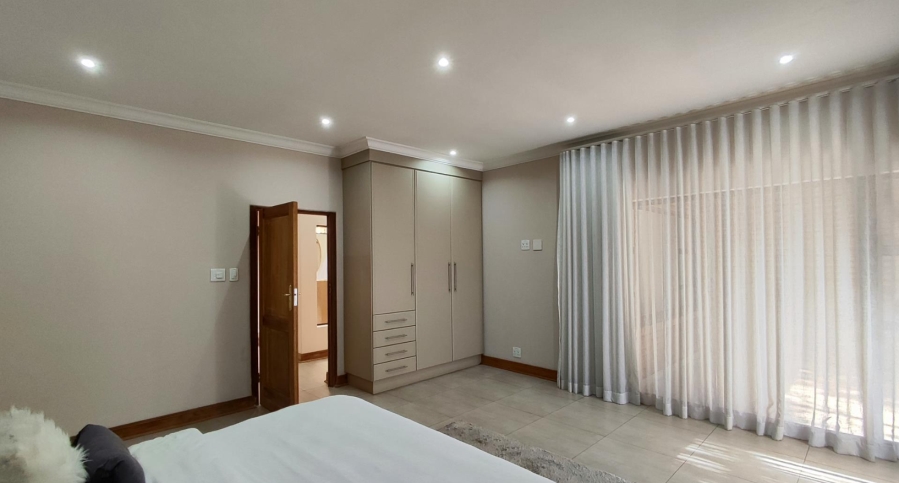 5 Bedroom Property for Sale in Sonneveld Gauteng