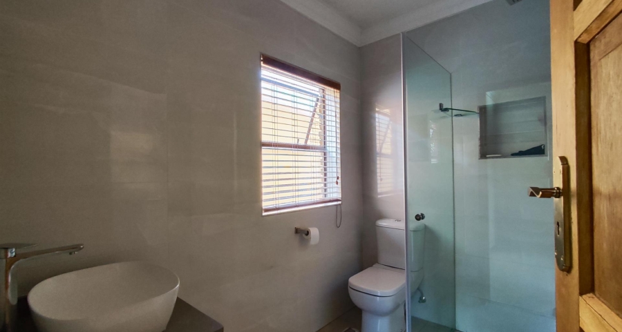 5 Bedroom Property for Sale in Sonneveld Gauteng