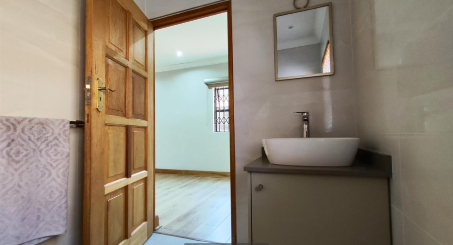5 Bedroom Property for Sale in Sonneveld Gauteng