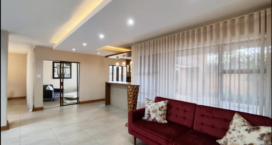 5 Bedroom Property for Sale in Sonneveld Gauteng