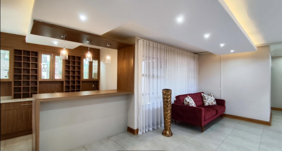 5 Bedroom Property for Sale in Sonneveld Gauteng