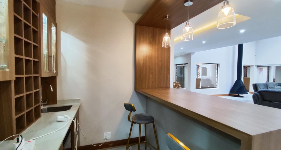 5 Bedroom Property for Sale in Sonneveld Gauteng