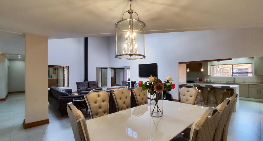 5 Bedroom Property for Sale in Sonneveld Gauteng