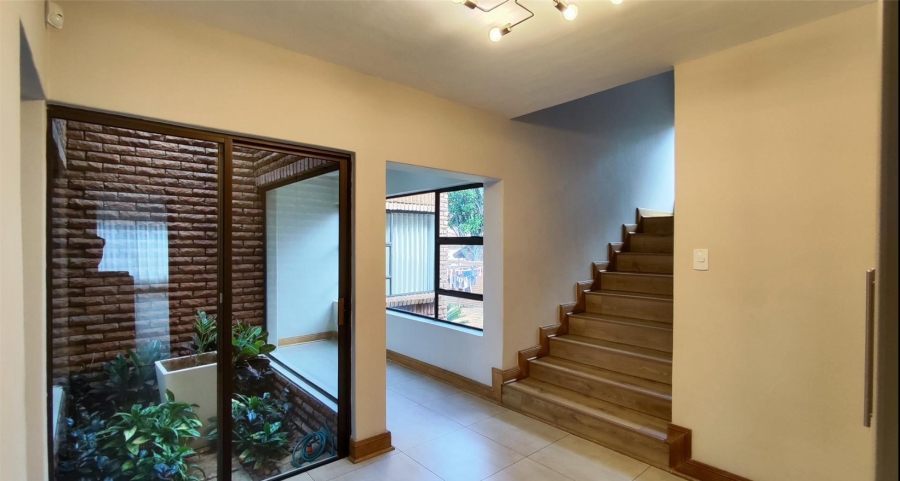 5 Bedroom Property for Sale in Sonneveld Gauteng