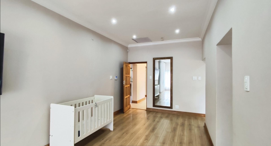 5 Bedroom Property for Sale in Sonneveld Gauteng