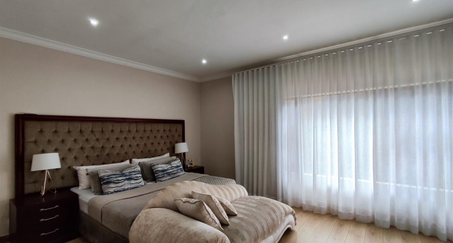 5 Bedroom Property for Sale in Sonneveld Gauteng