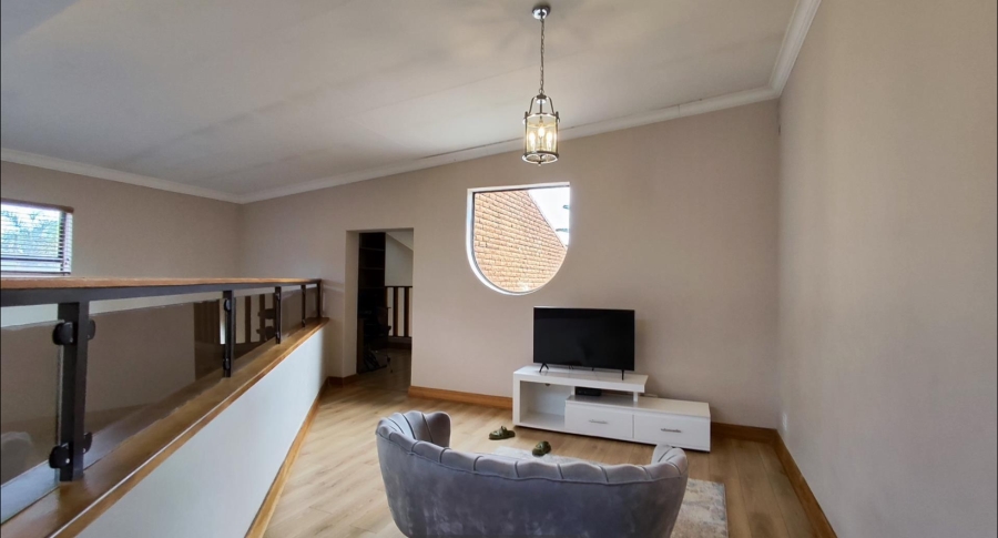 5 Bedroom Property for Sale in Sonneveld Gauteng