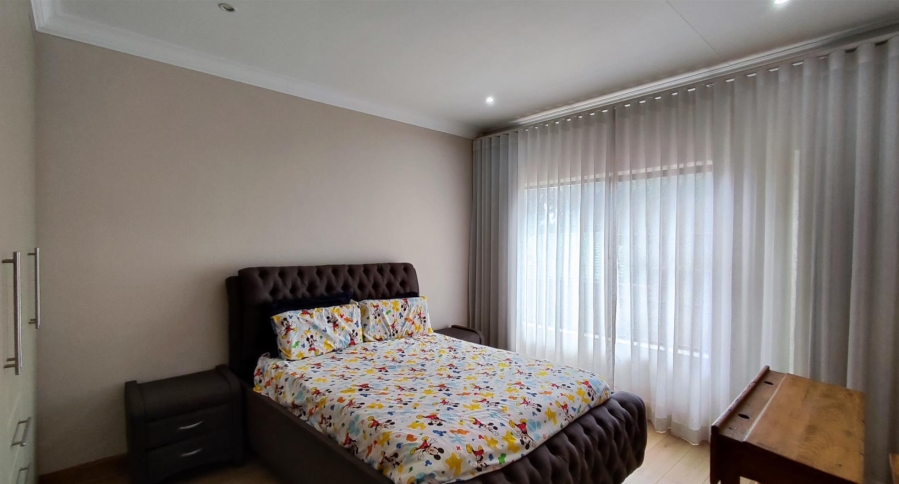 5 Bedroom Property for Sale in Sonneveld Gauteng