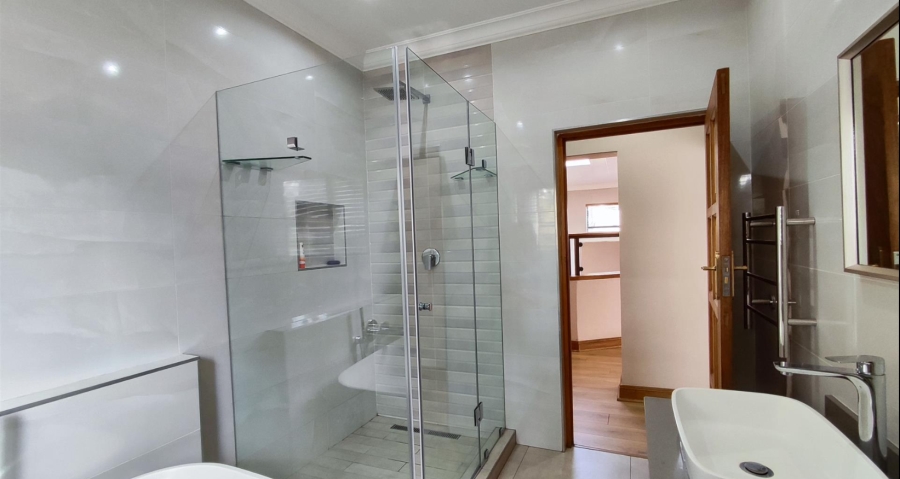 5 Bedroom Property for Sale in Sonneveld Gauteng