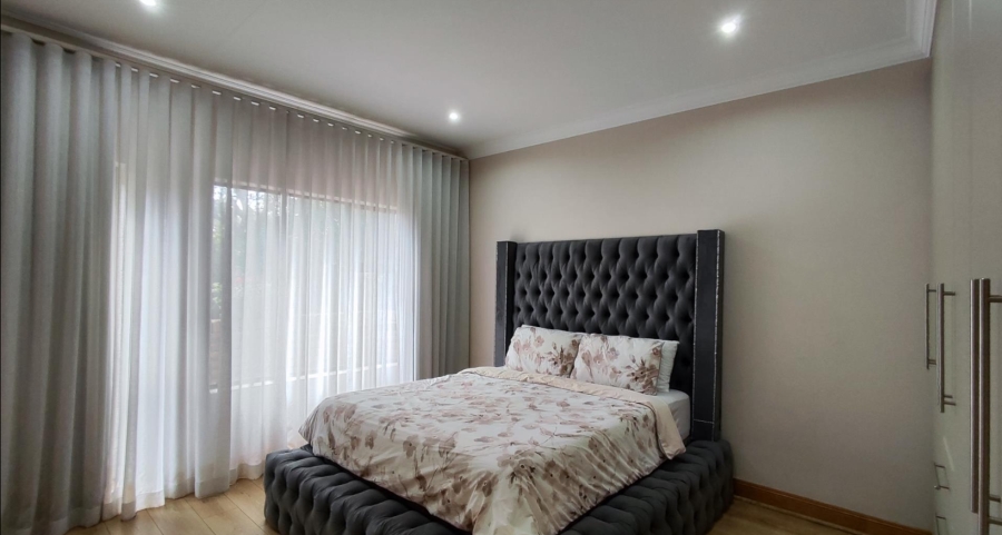 5 Bedroom Property for Sale in Sonneveld Gauteng