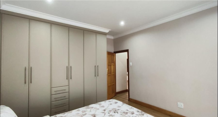5 Bedroom Property for Sale in Sonneveld Gauteng