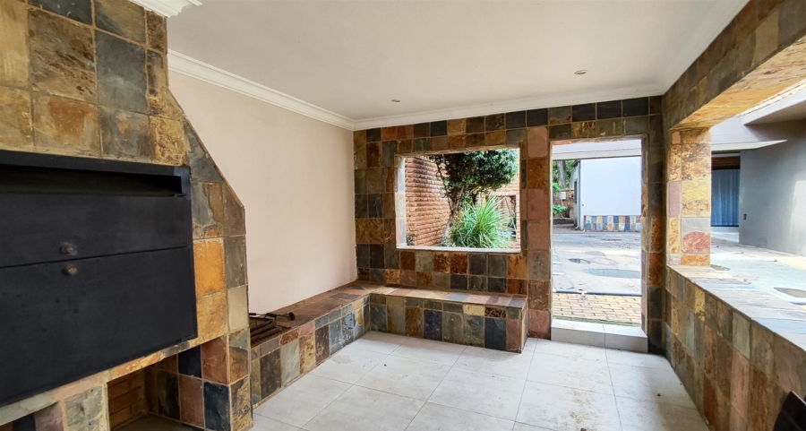 5 Bedroom Property for Sale in Sonneveld Gauteng