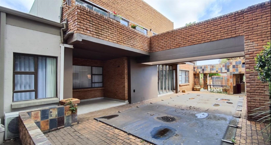 5 Bedroom Property for Sale in Sonneveld Gauteng