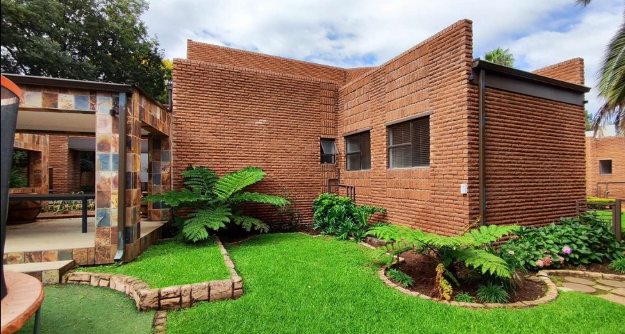 5 Bedroom Property for Sale in Sonneveld Gauteng