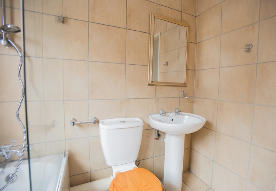 To Let 1 Bedroom Property for Rent in Newmark Estate Gauteng