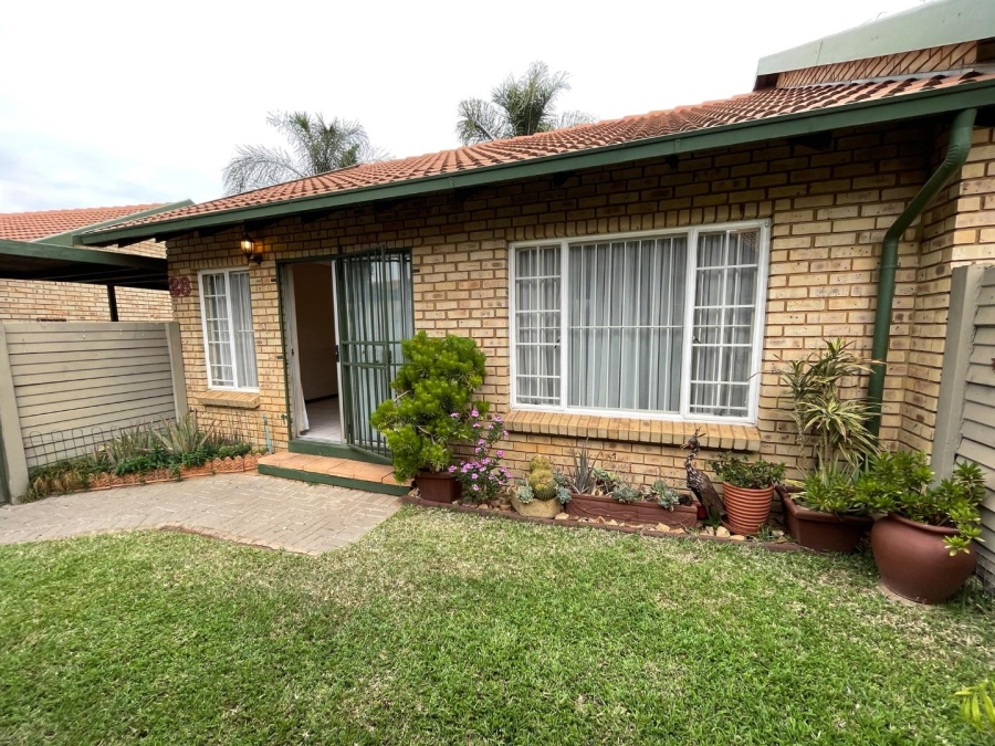 2 Bedroom Property for Sale in Die Wilgers Gauteng