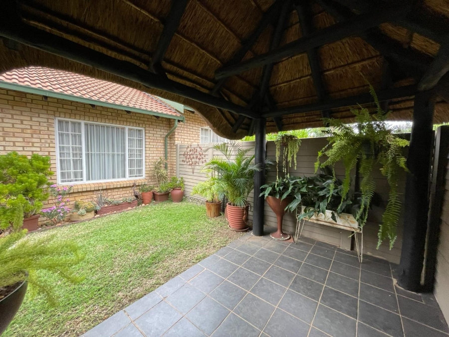 2 Bedroom Property for Sale in Die Wilgers Gauteng