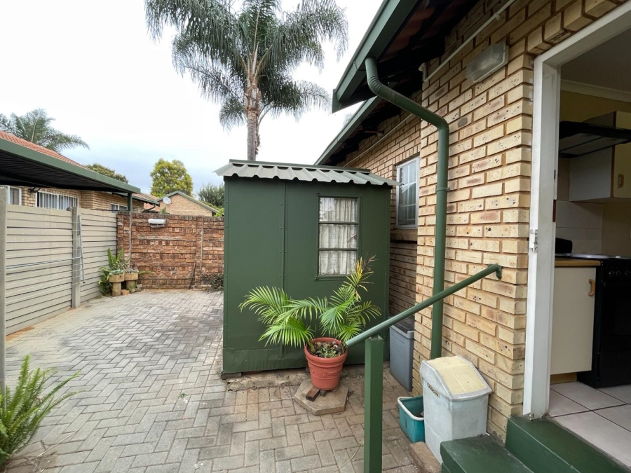 2 Bedroom Property for Sale in Die Wilgers Gauteng