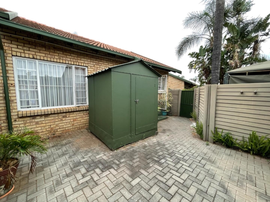 2 Bedroom Property for Sale in Die Wilgers Gauteng