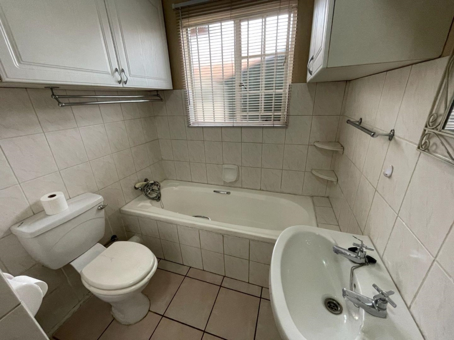 2 Bedroom Property for Sale in Die Wilgers Gauteng