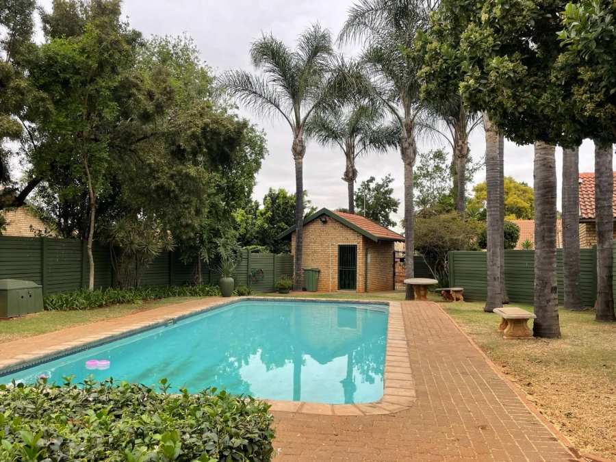2 Bedroom Property for Sale in Die Wilgers Gauteng