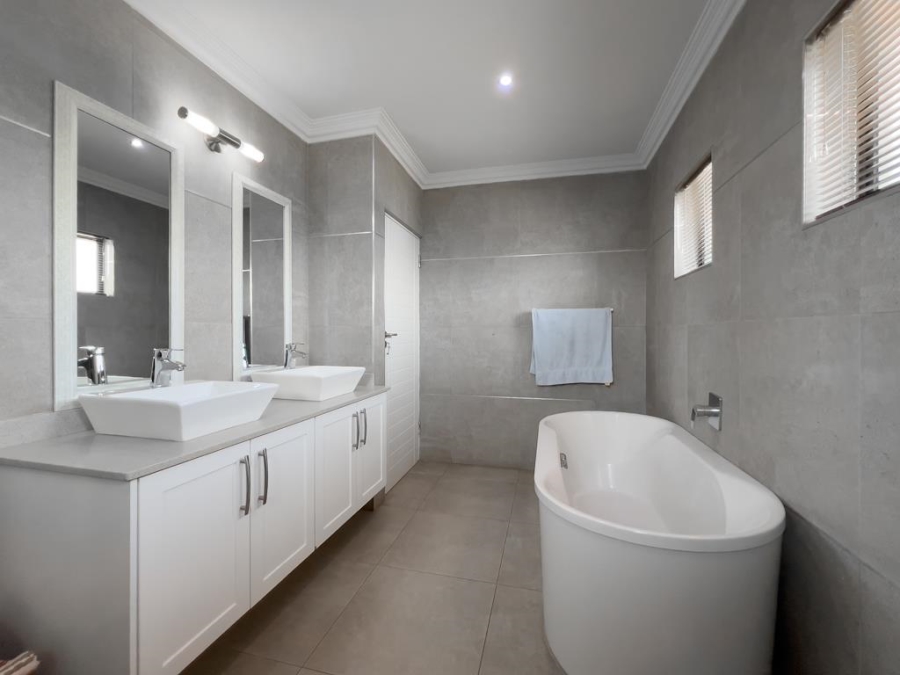 3 Bedroom Property for Sale in Midstream Meadows Gauteng